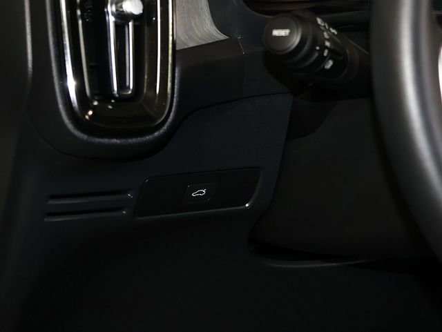 Used 2024 Volvo XC40 B5 Core AWD/4WD image 26
