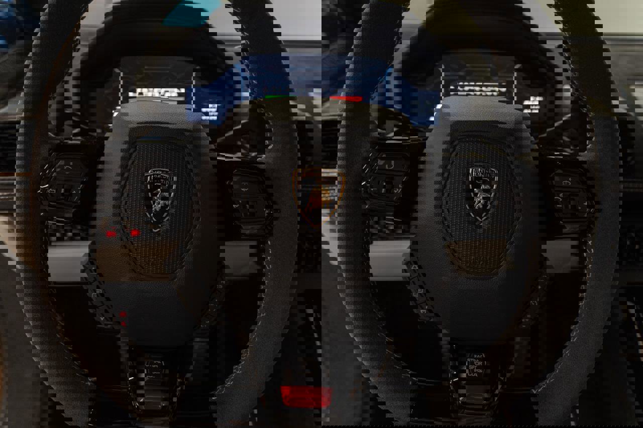 Used 2024 Lamborghini Huracan Tecnica image 5