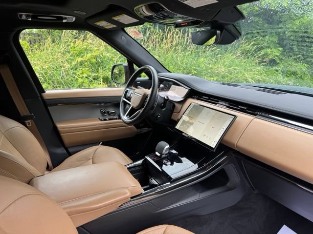 Certified 2025 Land Rover Range Rover Sport SE AWD/4WD image 19
