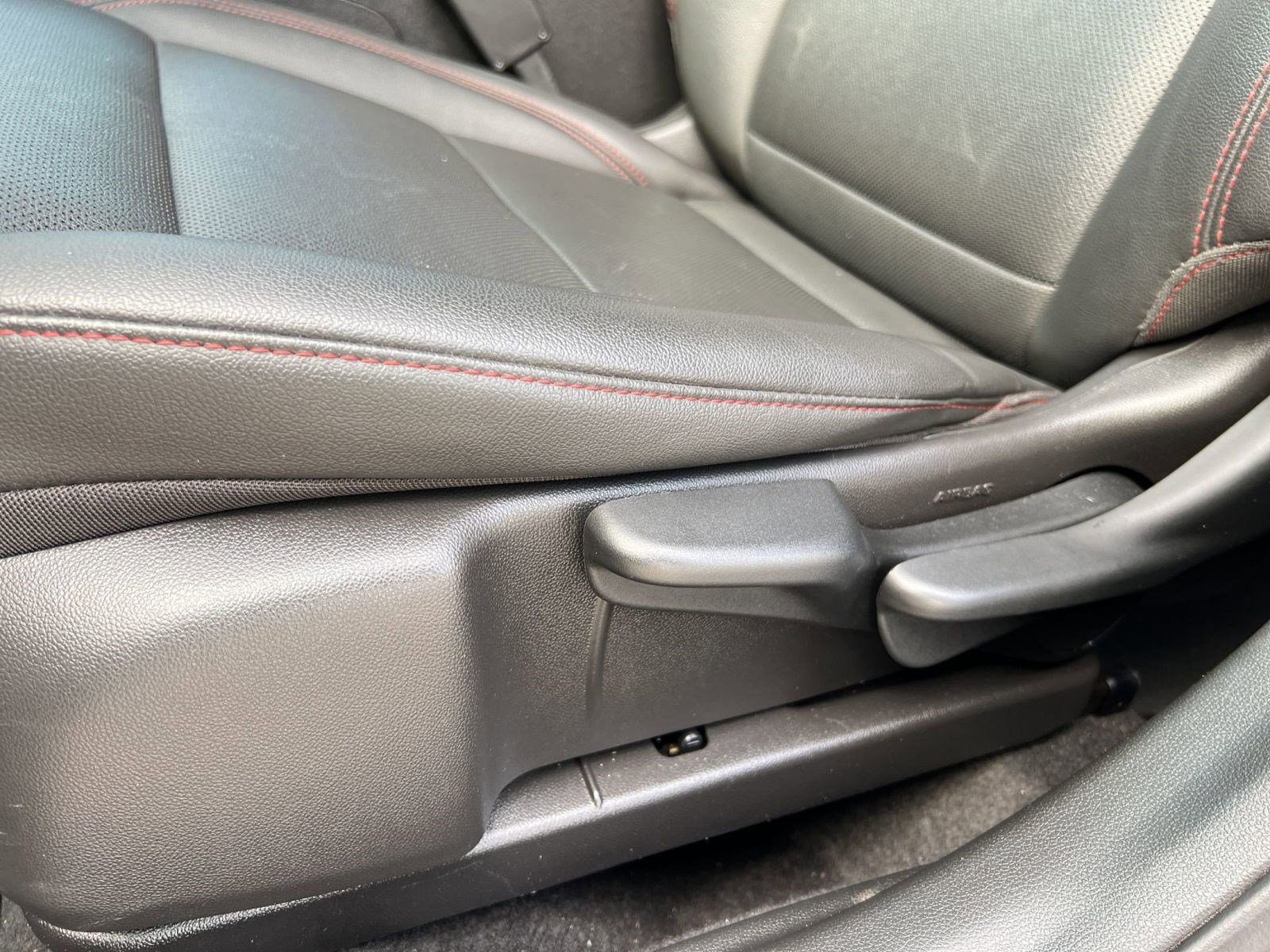 Used 2025 Chevrolet Trax RS w/ Sunroof Package image 13