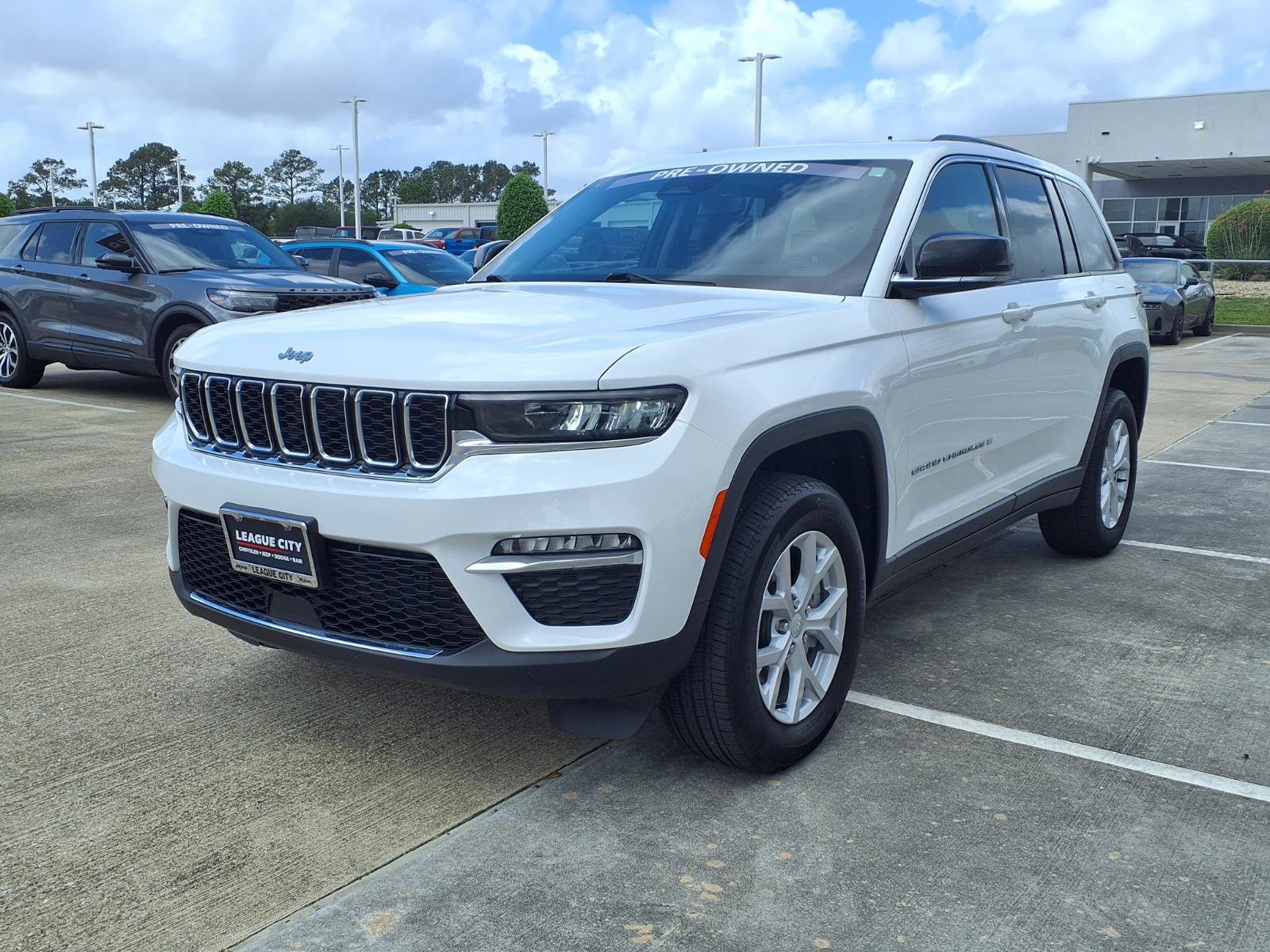 Used 2023 Jeep Grand Cherokee Limited RWD image 3