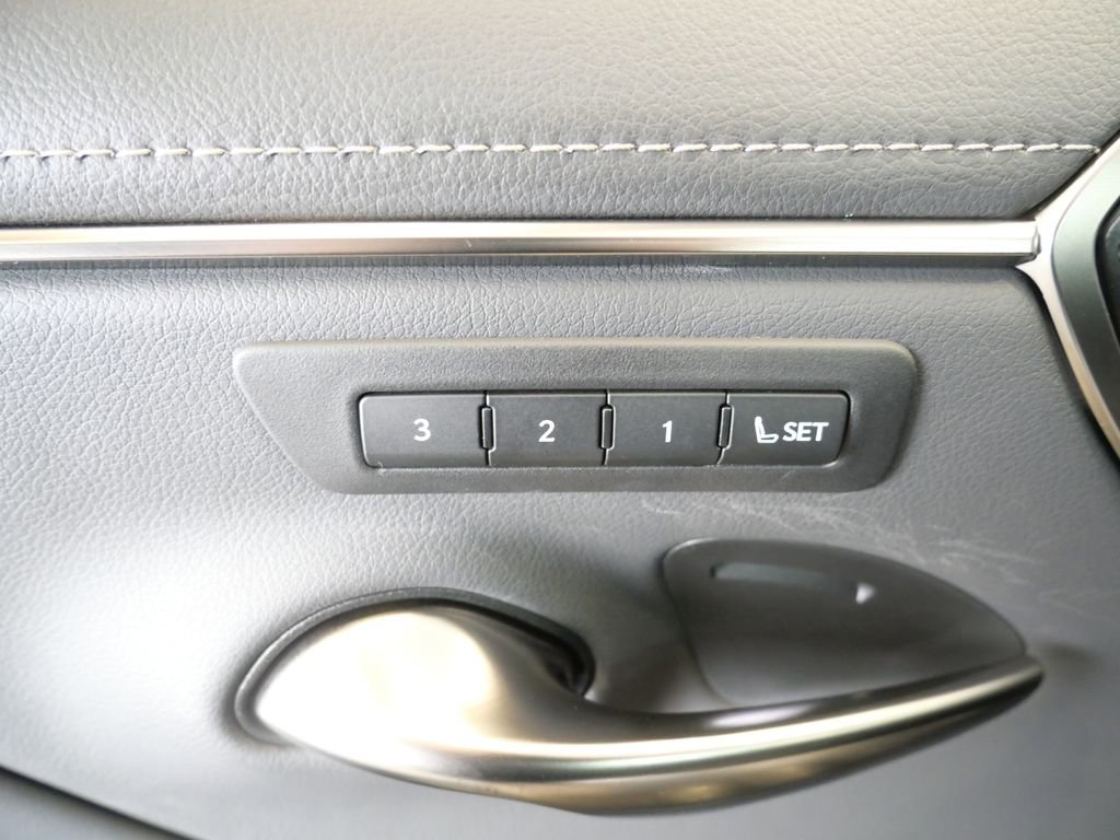 Used 2023 Lexus ES 300h w/ Accessory Package (Z2) image 36