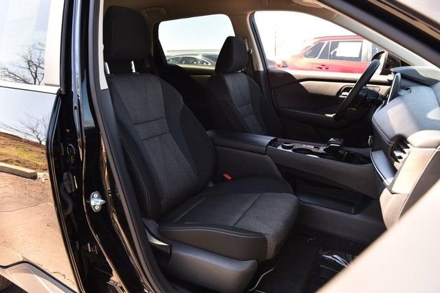 Certified 2025 Nissan Rogue SV image 20