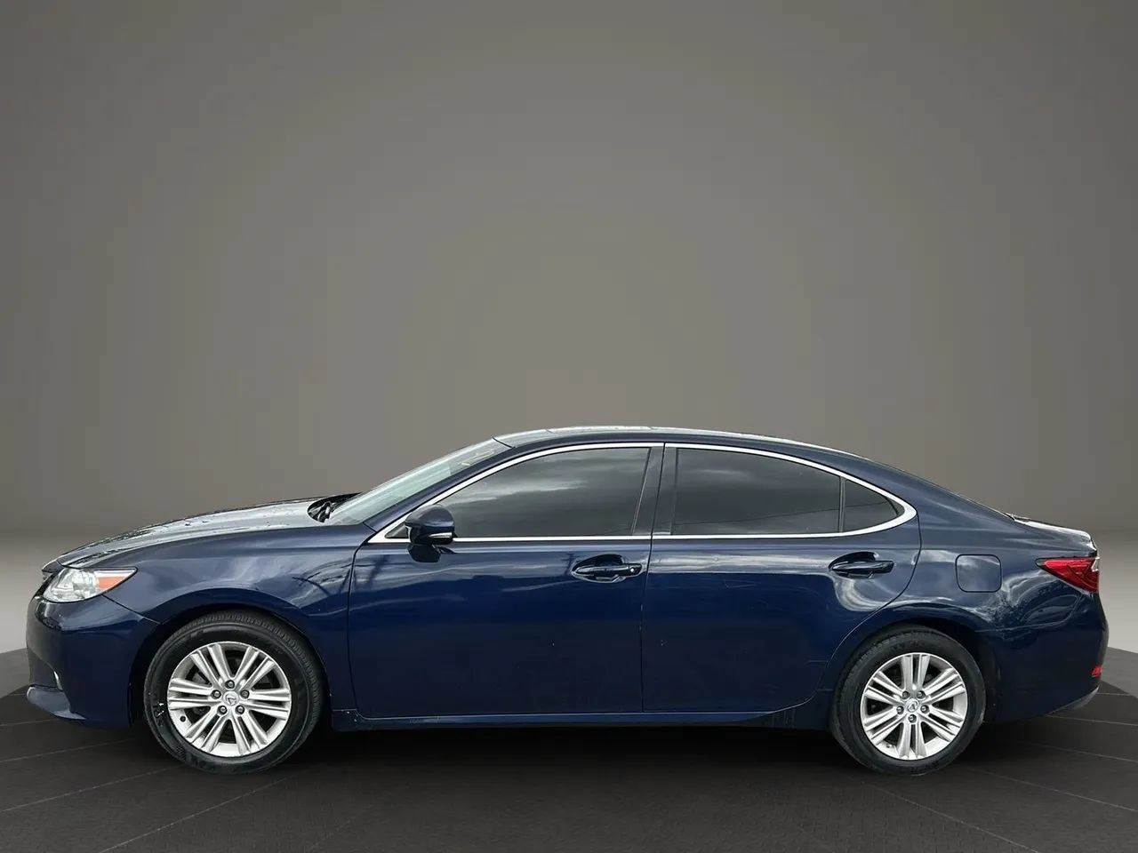 Used 2014 Lexus ES 350 w/ Premium Package FWD image 2