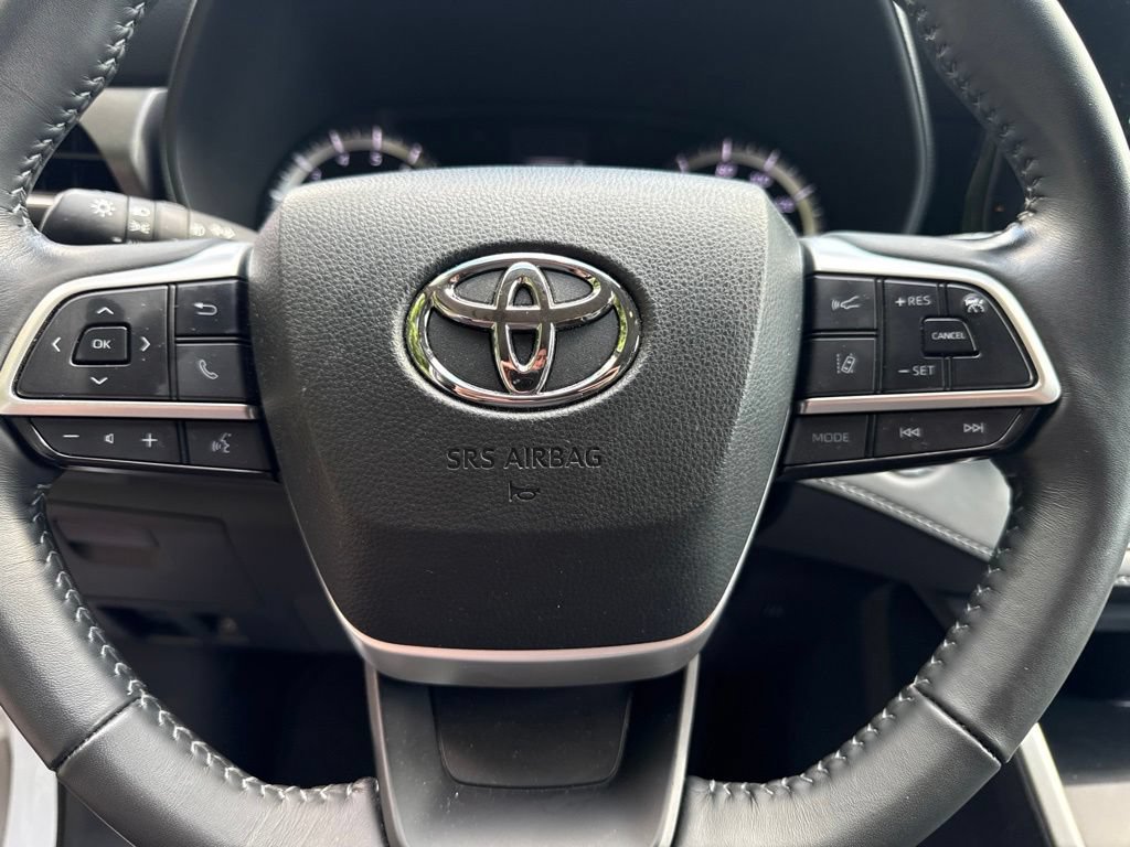 Used 2022 Toyota Highlander LE AWD/4WD image 26