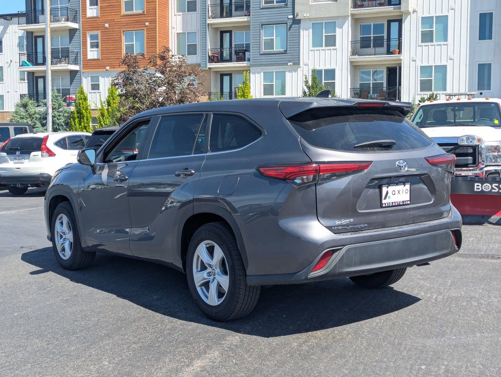 Used 2023 Toyota Highlander LE FWD image 7