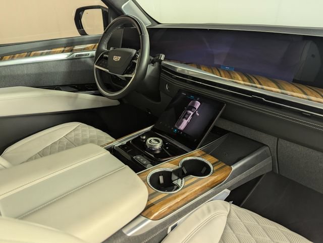 Used 2025 Cadillac Escalade Sport Platinum w/ LPO, Floor Liner Package AWD/4WD image 25