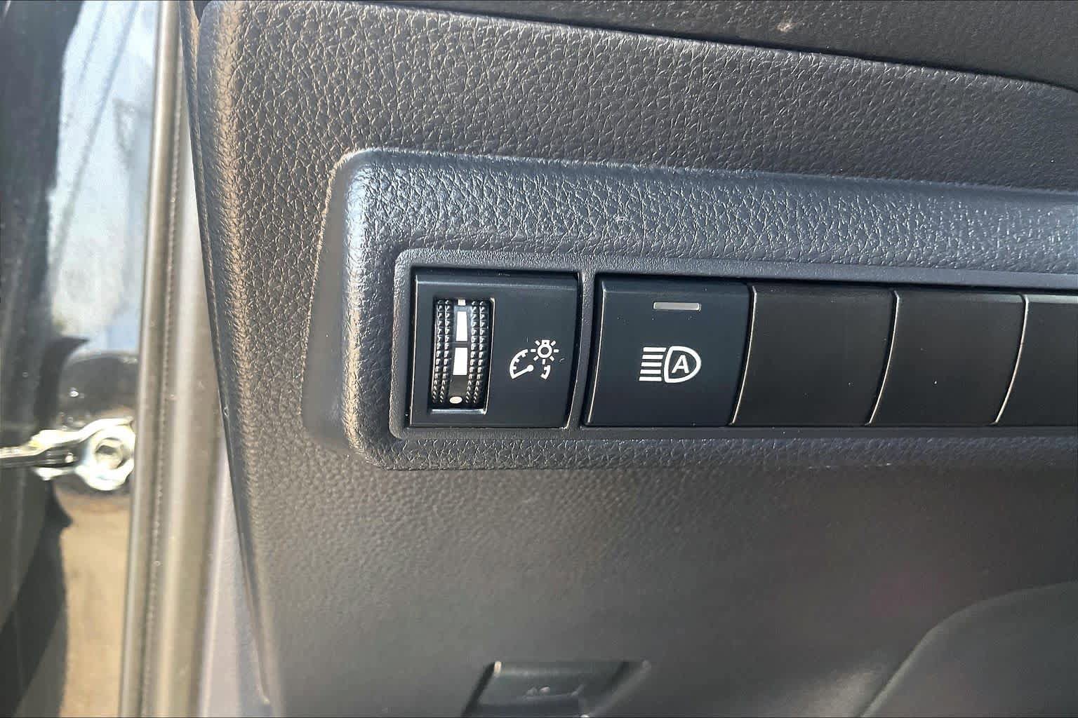 Used 2025 Toyota Corolla SE FWD image 14