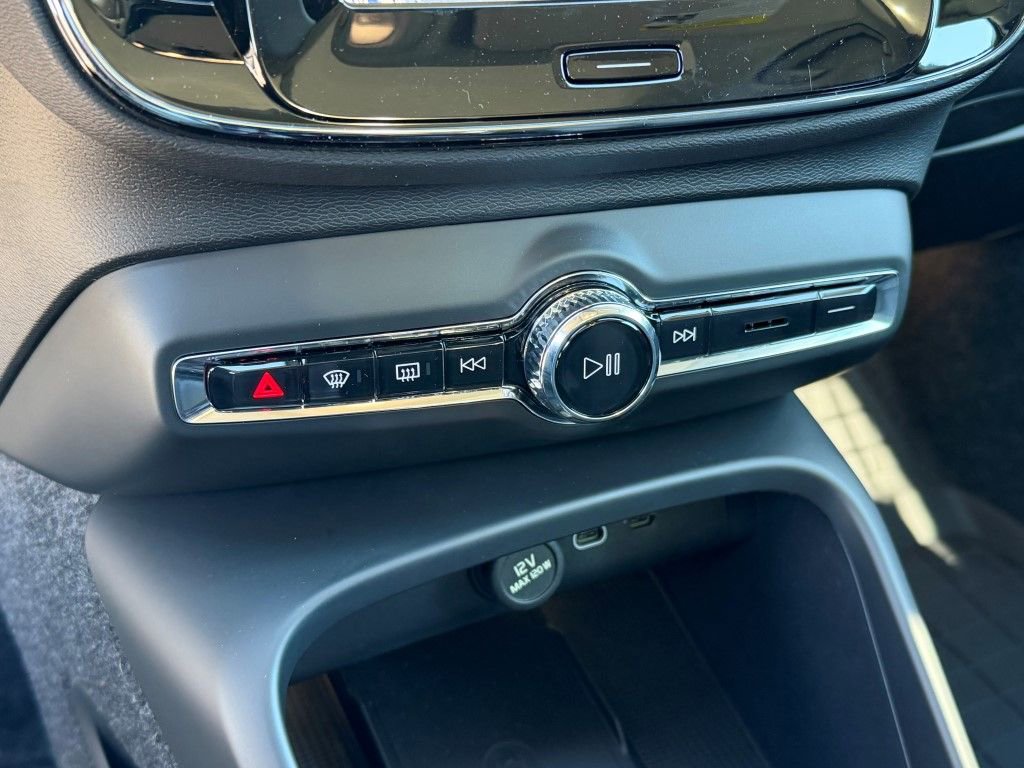 New 2026 Volvo XC40 B5 Ultra w/ Protection Package Premier image 26