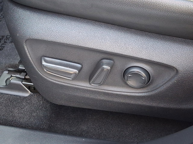 Used 2023 Toyota Highlander XLE image 28