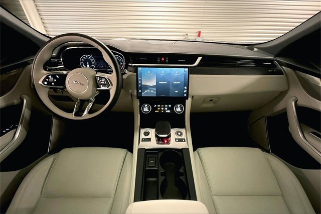 Certified 2025 Jaguar F-PACE R-Dynamic S image 18