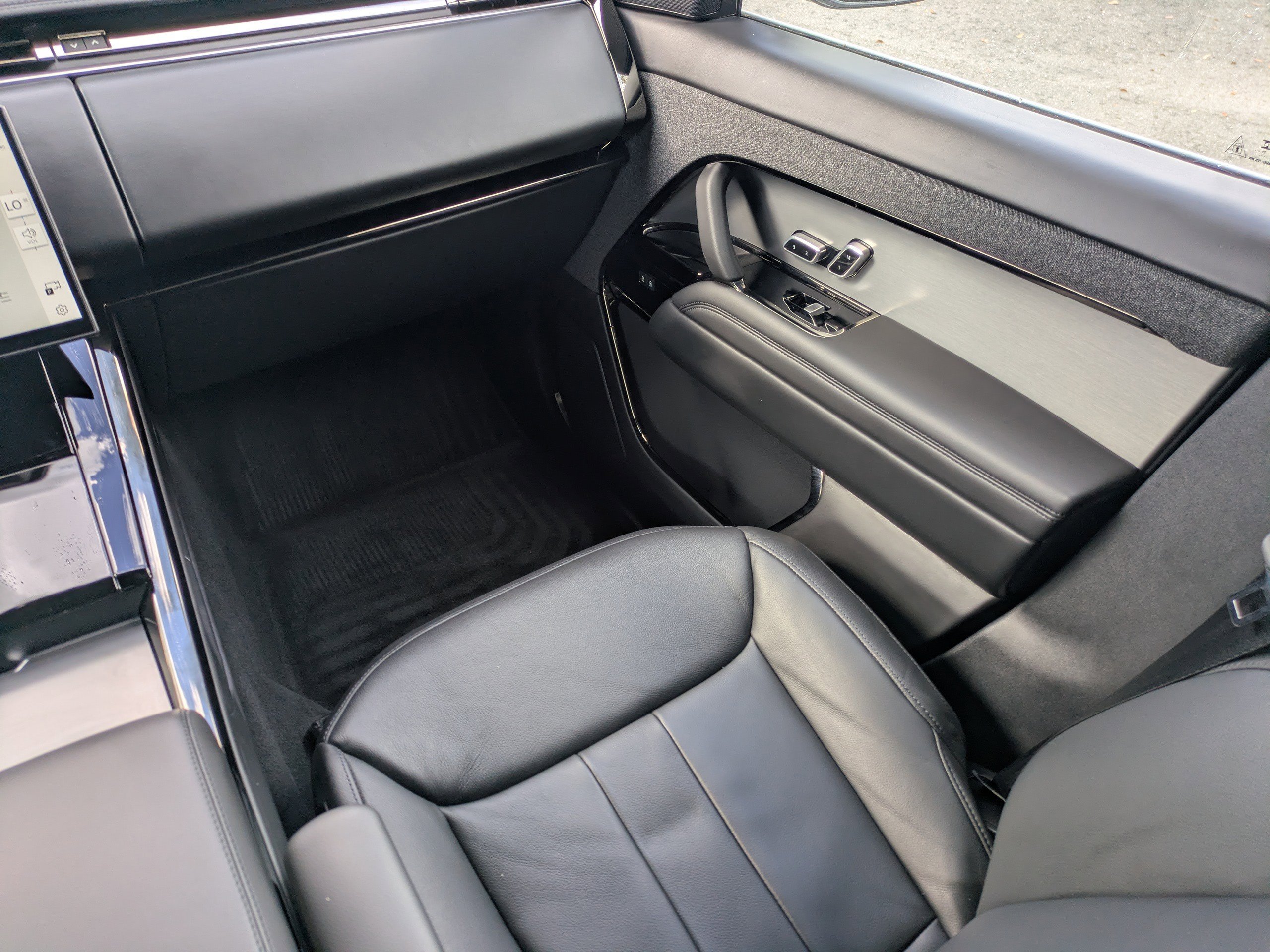 Used 2025 Land Rover Range Rover Sport image 20