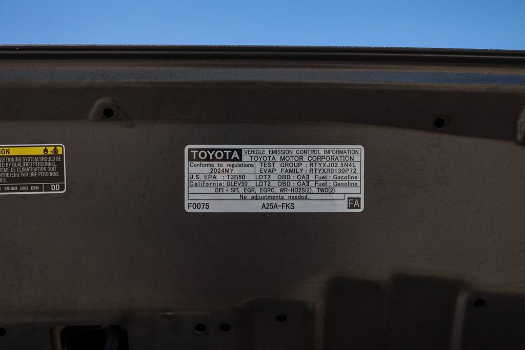 Used 2024 Toyota RAV4 XLE AWD/4WD image 33