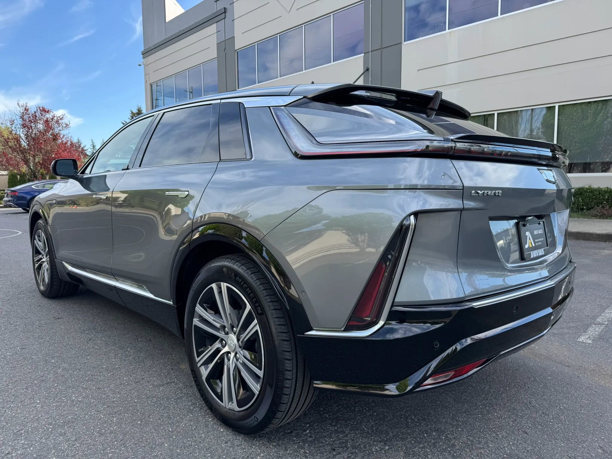 Used 2023 Cadillac Lyriq AWD image 8