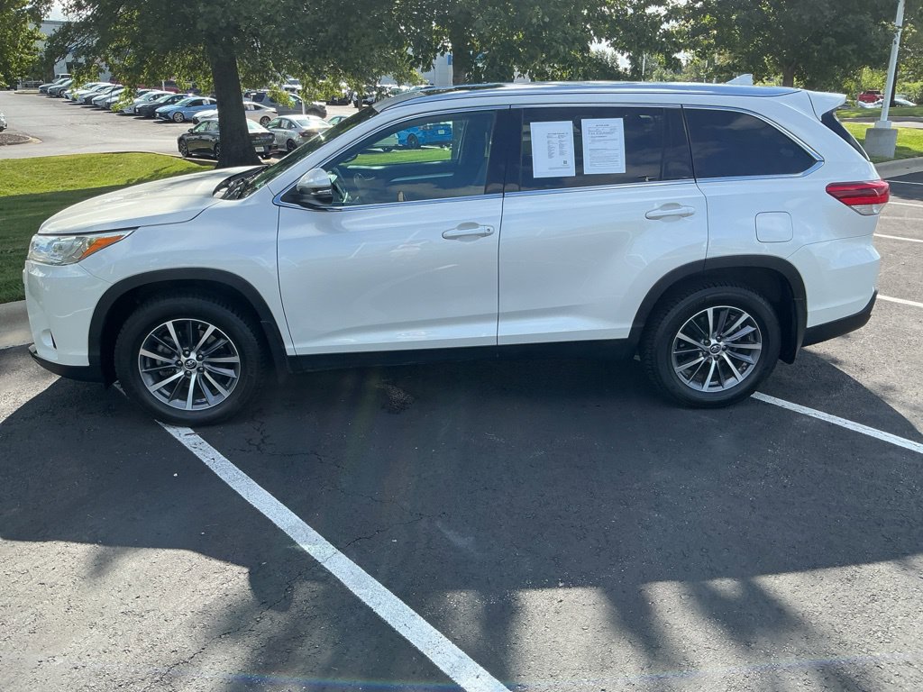 Used 2019 Toyota Highlander XLE AWD/4WD image 5