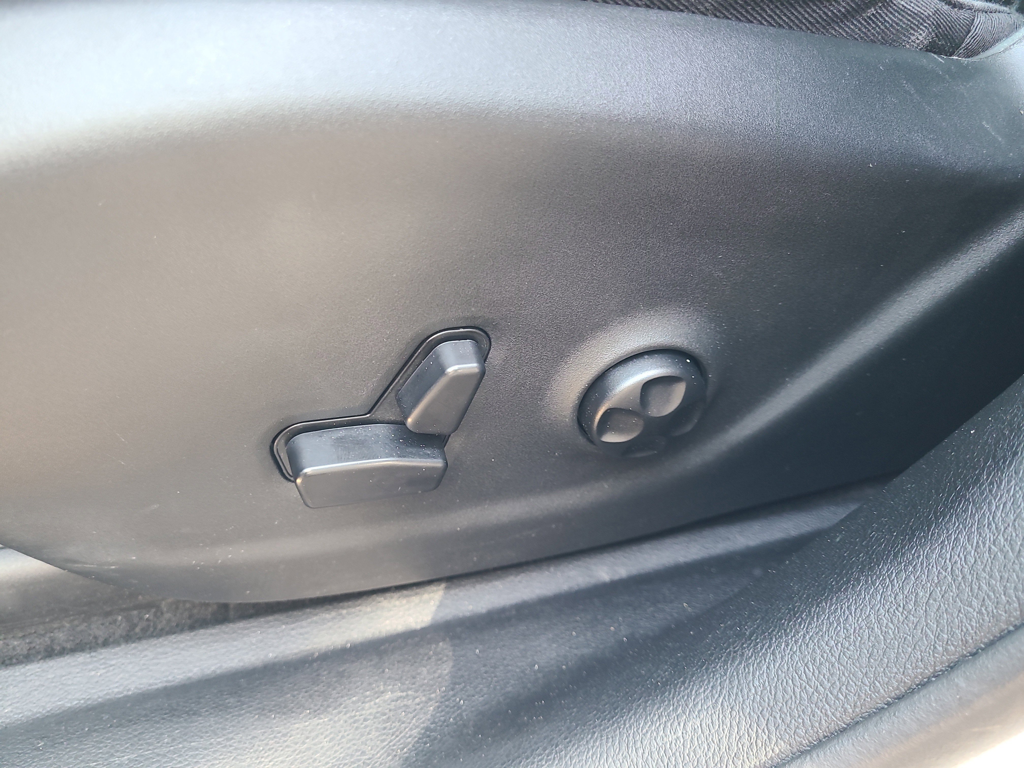 Used 2020 Jeep Cherokee Limited AWD/4WD image 20