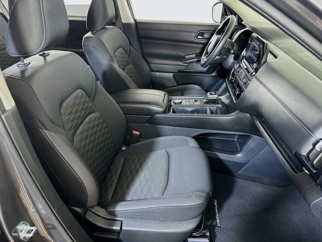 Used 2024 Nissan Pathfinder S image 11
