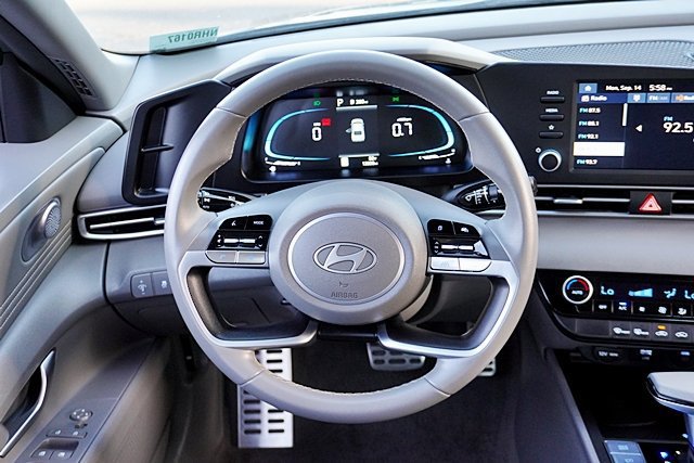 Certified 2026 Hyundai Elantra Sport FWD image 28