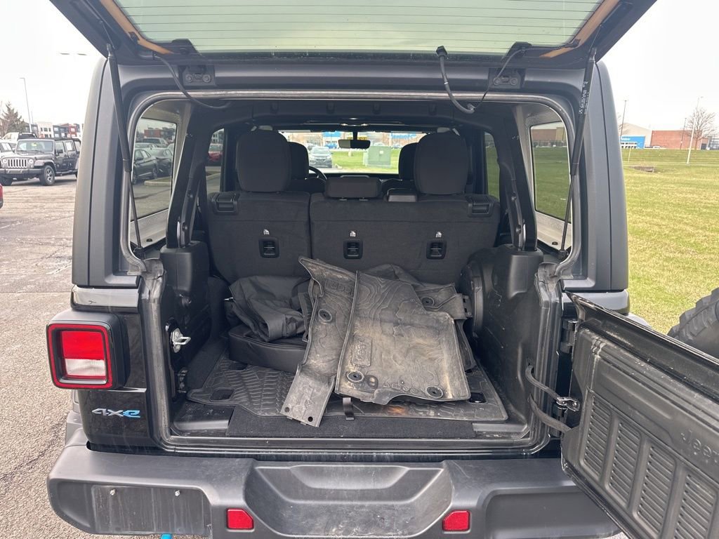 Used 2023 Jeep Wrangler Unlimited w/ Cold Weather Group image 11