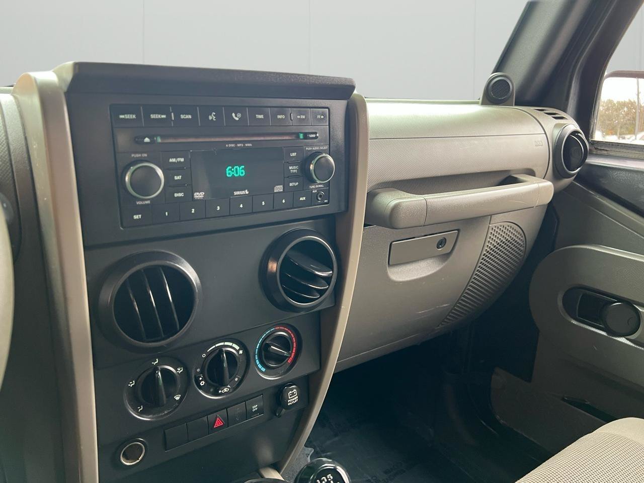 Used 2007 Jeep Wrangler Sahara AWD/4WD image 36