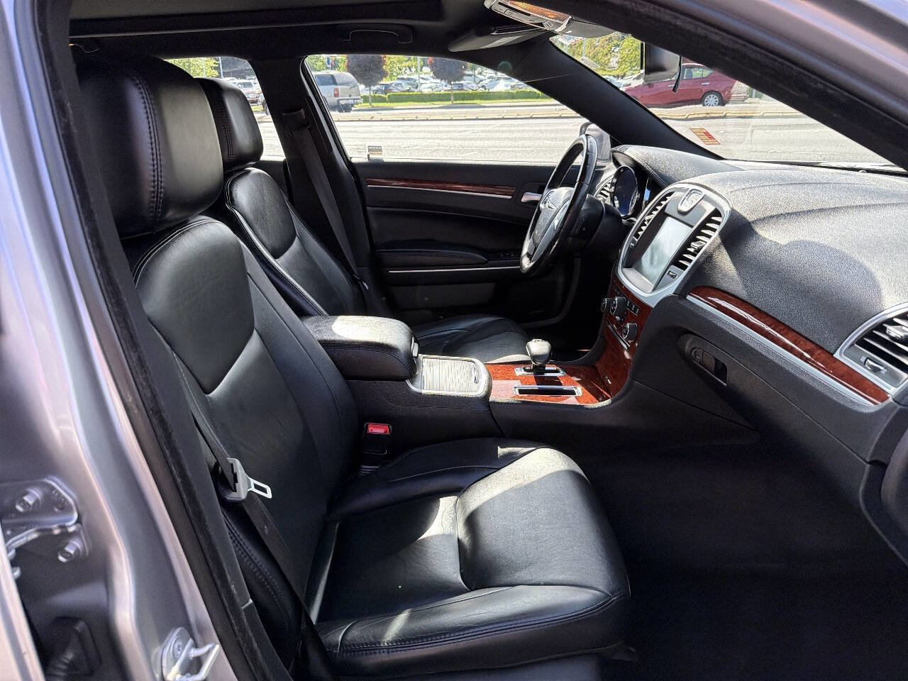 Used 2013 Chrysler 300 w/ Driver Convenience Group RWD image 17