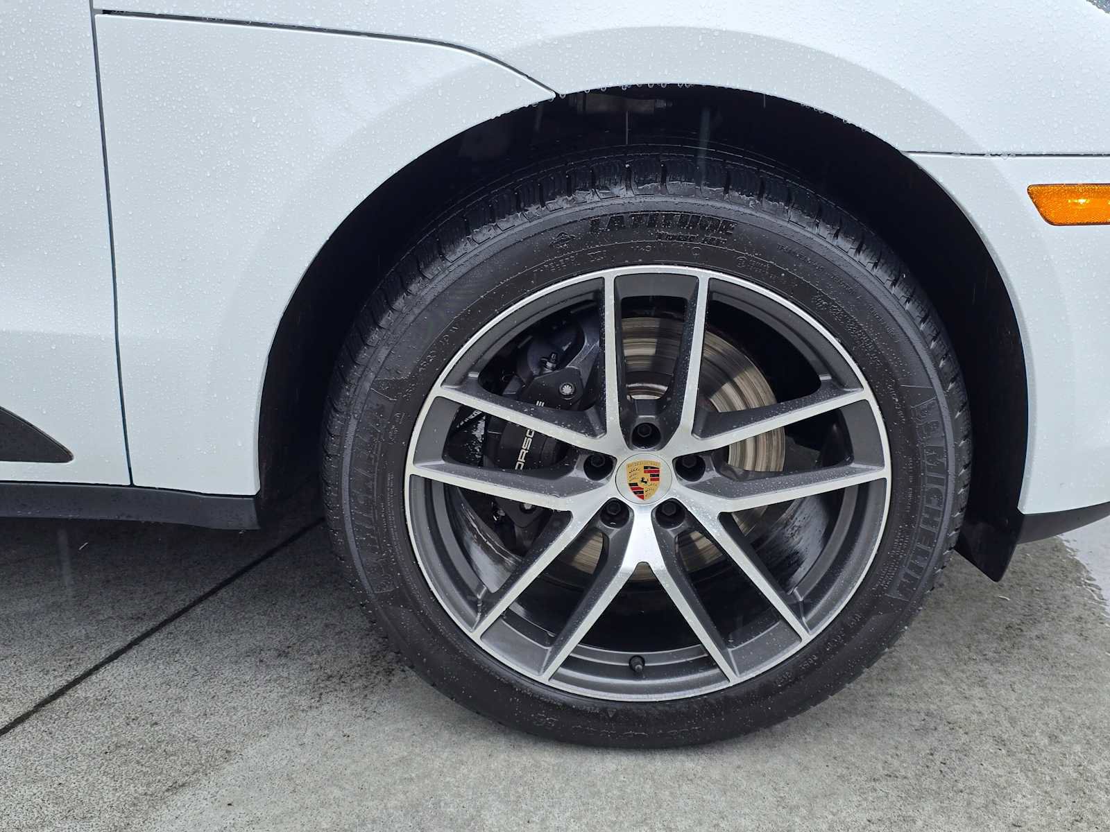 Used 2025 Porsche Macan image 9