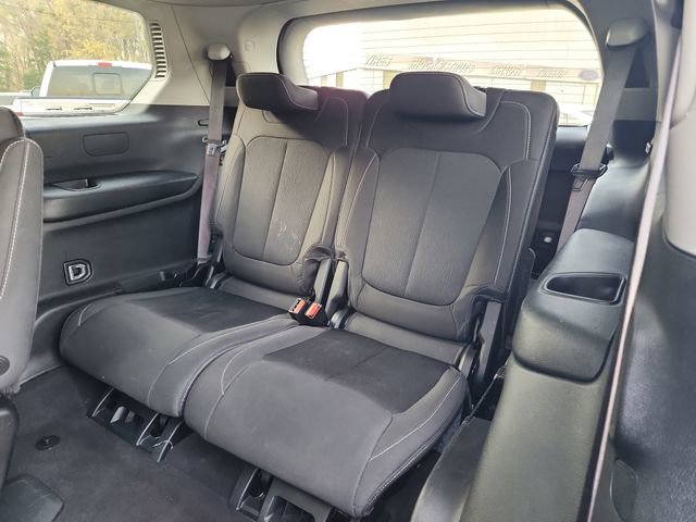 Used 2023 Jeep Grand Cherokee L Laredo image 32