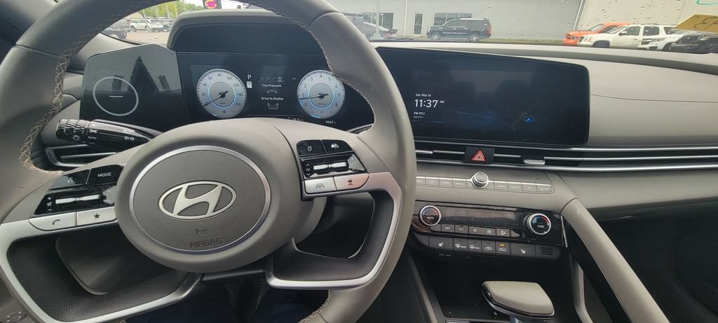Used 2025 Hyundai Elantra SEL FWD image 20
