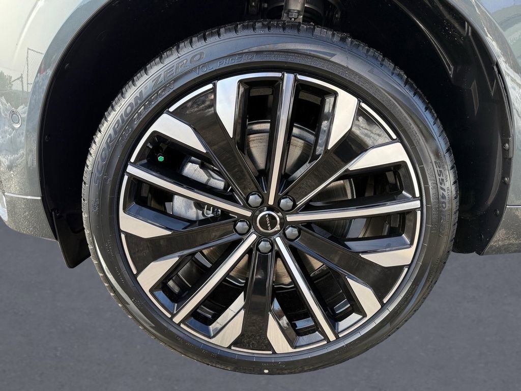 New 2026 Volvo XC60 B5 Ultra w/ Climate Package image 8