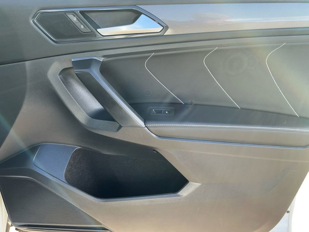 Used 2023 Volkswagen Tiguan SE image 16