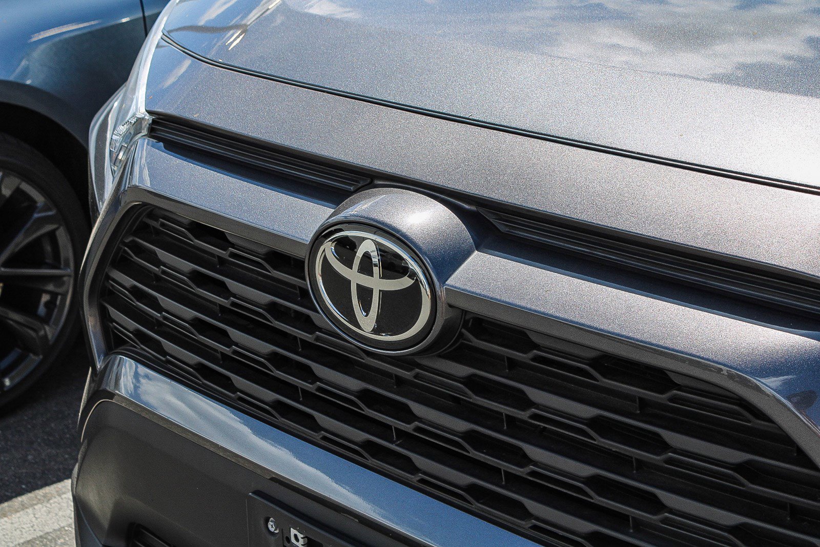 Used 2022 Toyota RAV4 XLE w/ Convenience Package FWD image 9