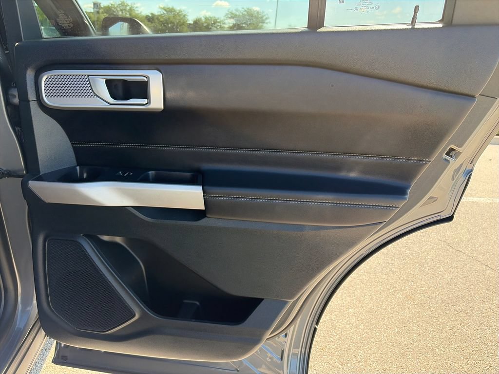 Used 2024 Ford Explorer XLT w/ Equipment Group 202A AWD/4WD image 29