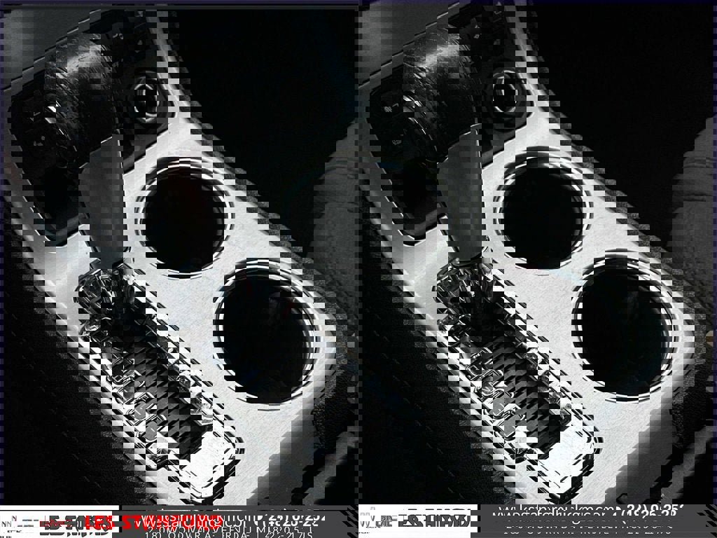 Used 2011 GMC Acadia SLE image 30