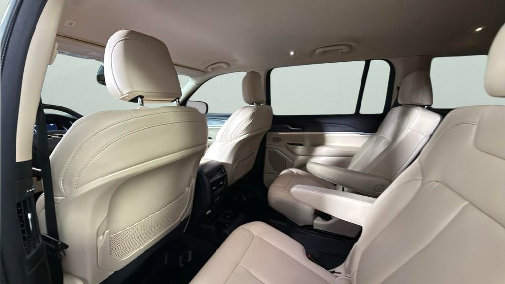 Used 2022 Jeep Grand Cherokee L Limited w/ Black Appearance Package image 27