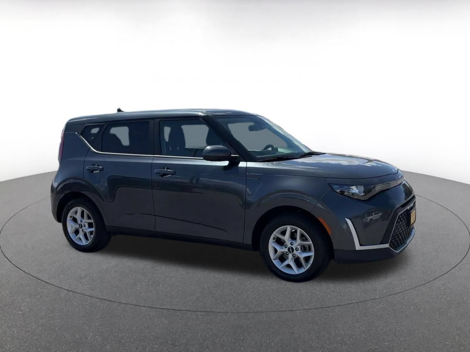 Used 2025 Kia Soul LX w/ LX Technology Package FWD image 2