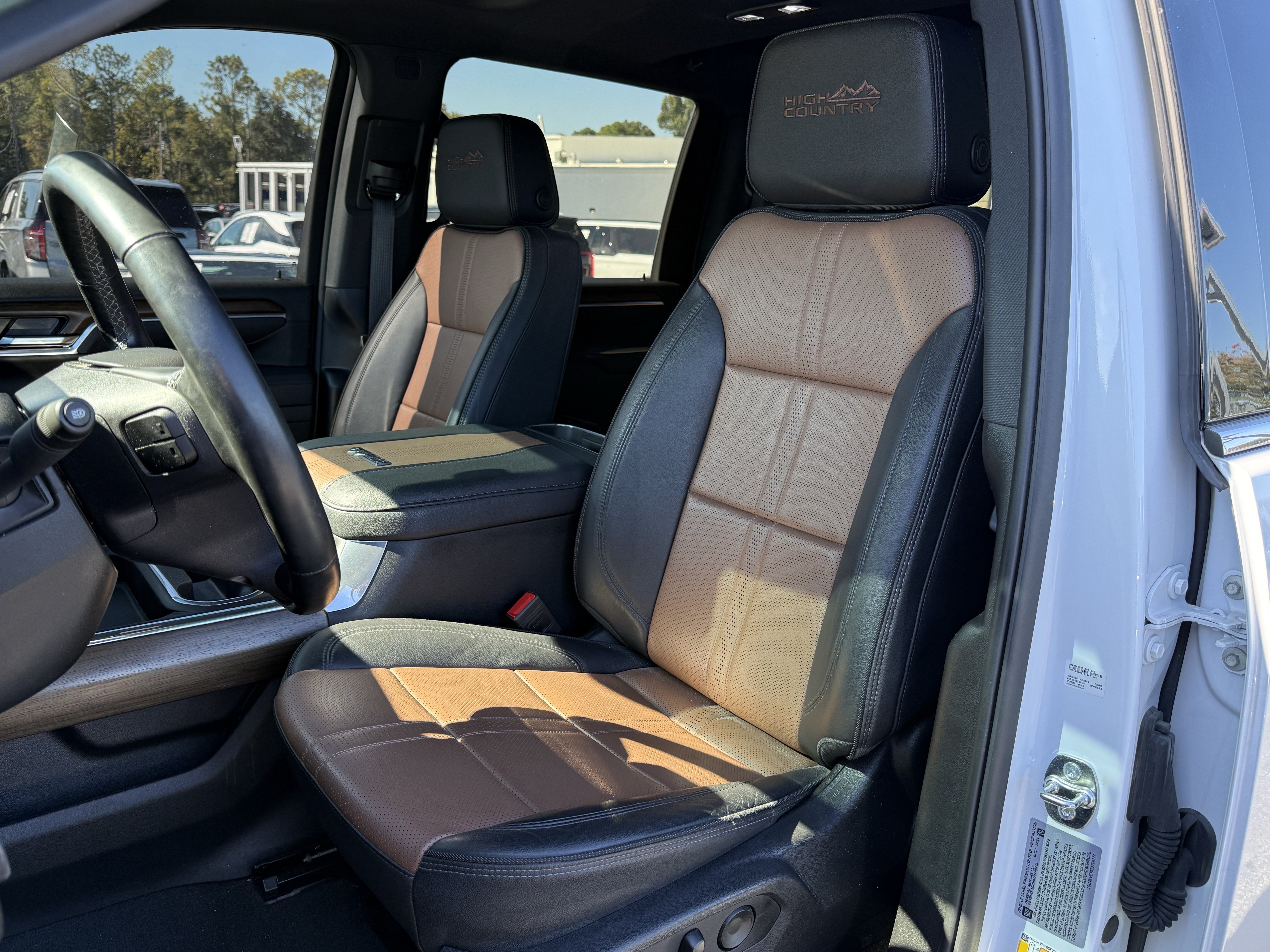 Used 2025 Chevrolet Silverado 3500 High Country w/ High Country Premium Package AWD/4WD image 7