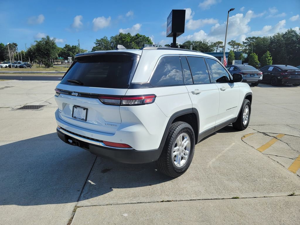 Used 2025 Jeep Grand Cherokee Laredo w/ Trailer Tow Package AWD/4WD image 5