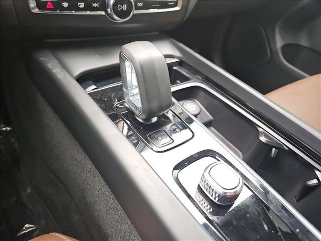 Used 2024 Volvo XC60 T8 Plus w/ Climate Package AWD/4WD image 12