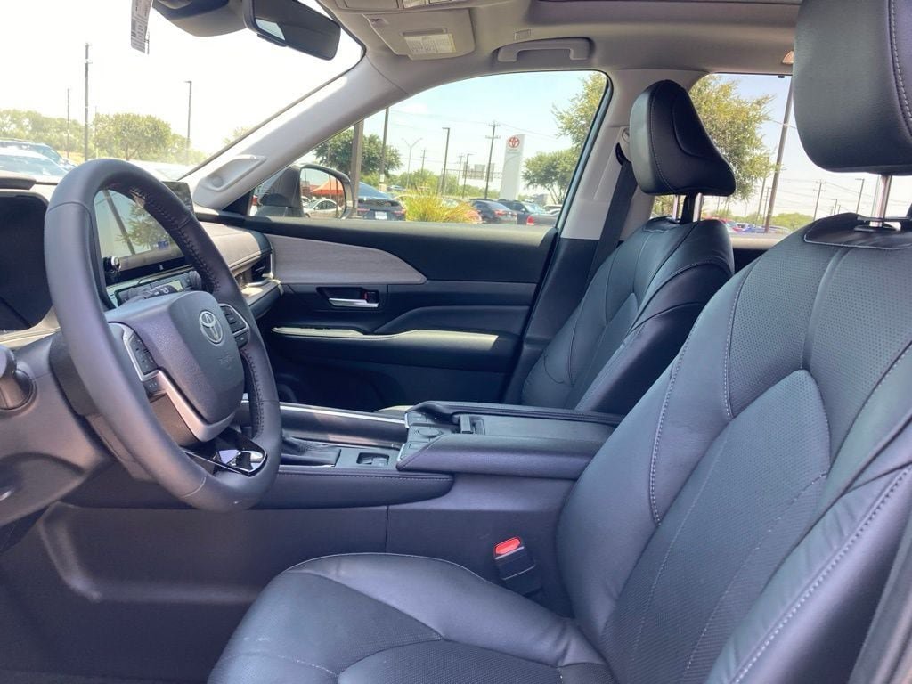 Used 2025 Toyota Grand Highlander AWD Hybrid image 10