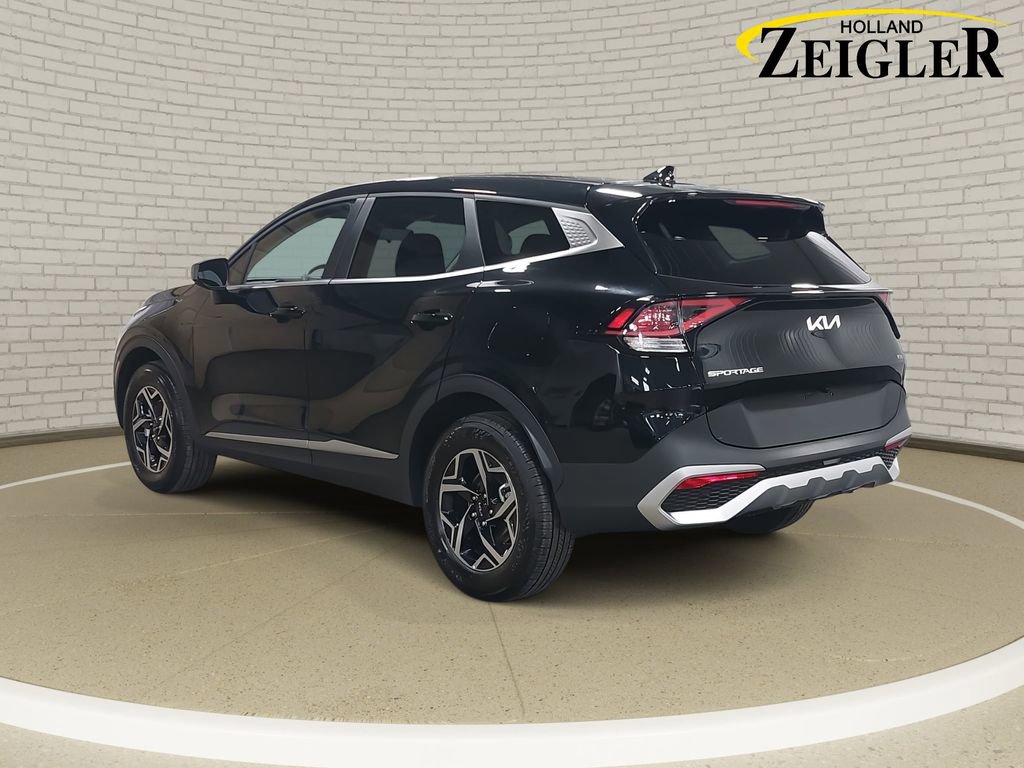 Used 2025 Kia Sportage LX image 7