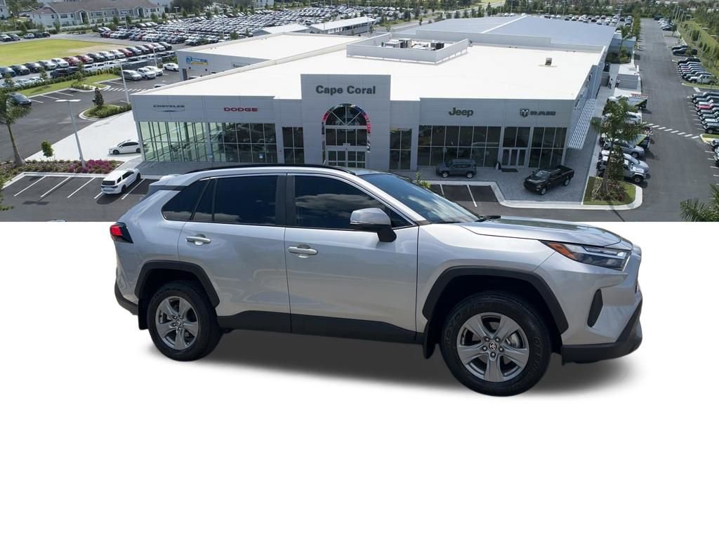 Used 2025 Toyota RAV4 XLE FWD image 11