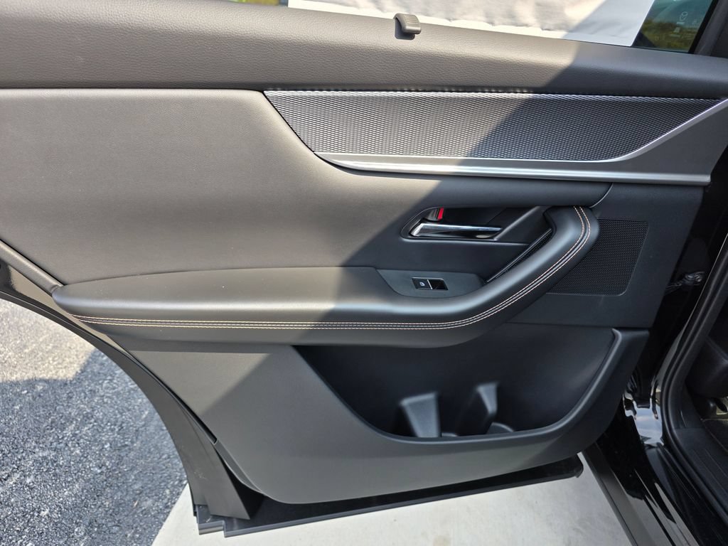 New 2025 MAZDA CX-70 Plug-In Hybrid w/ Premium Plus AWD/4WD image 9