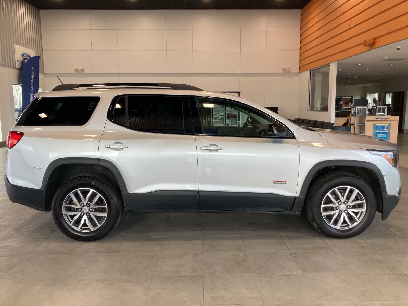 Used 2017 GMC Acadia SLE w/ Driver Alert Package I AWD/4WD image 4
