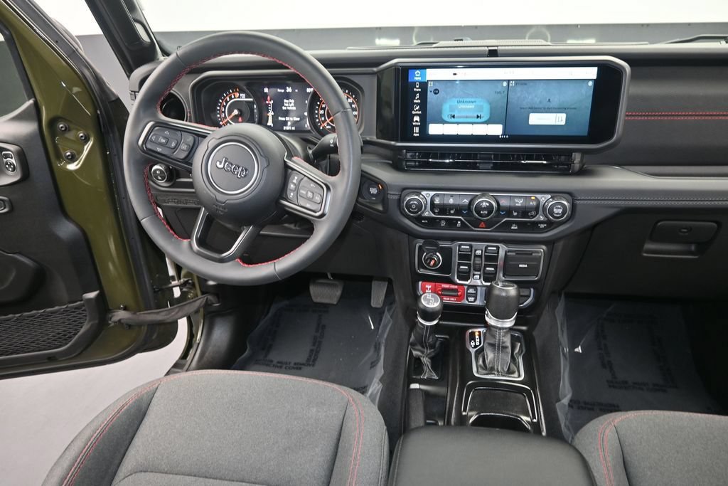 Used 2024 Jeep Gladiator Rubicon w/ Convenience Group AWD/4WD image 15