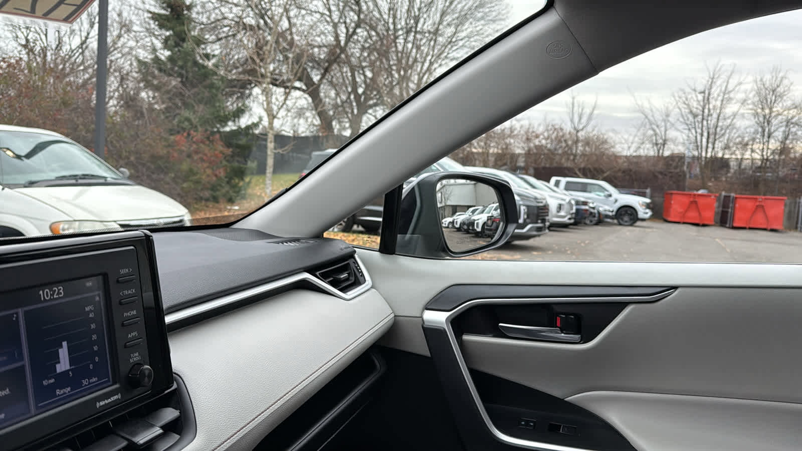 Used 2022 Toyota RAV4 XLE image 23