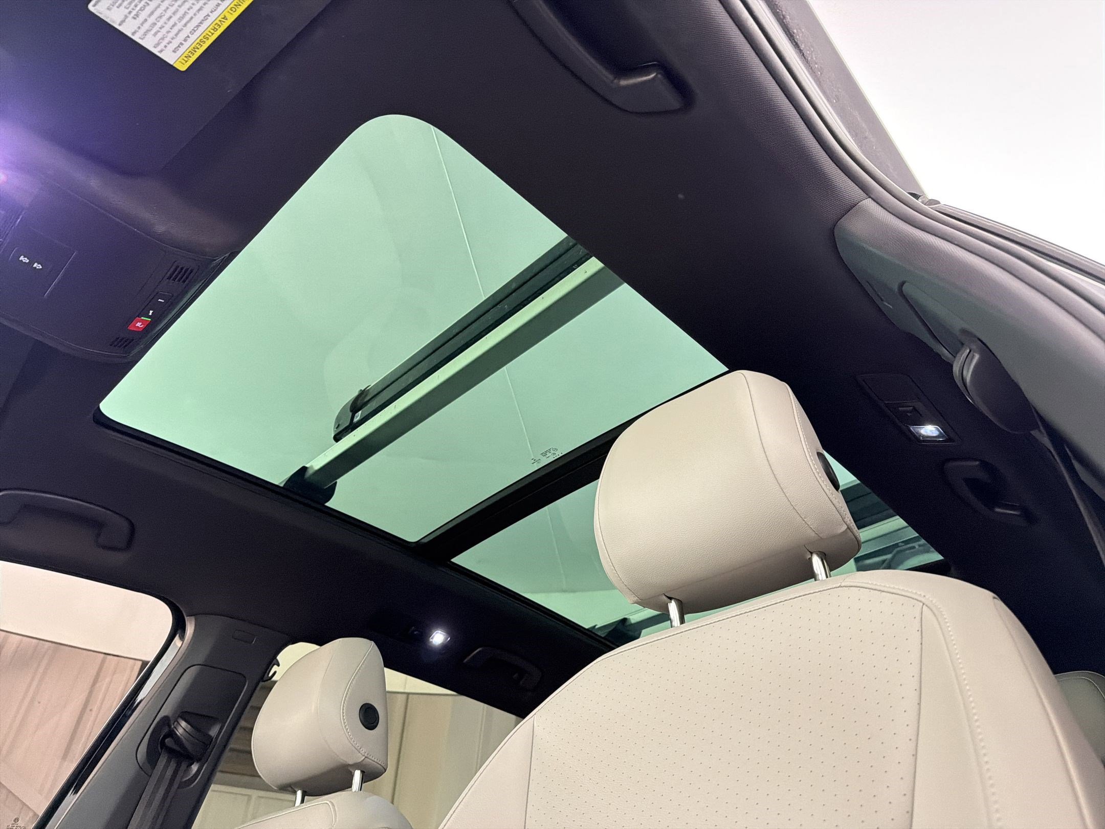 Used 2021 Volkswagen Tiguan SE R-Line image 16