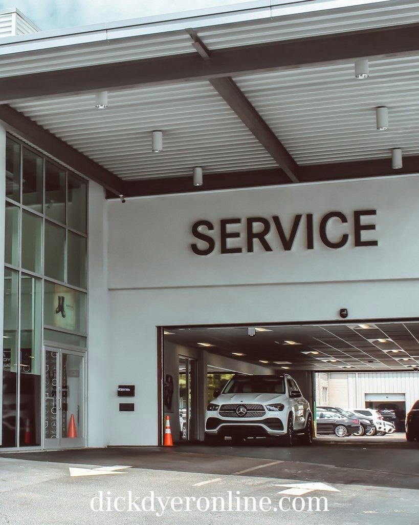 Certified 2025 Volvo XC90 B5 Core image 45