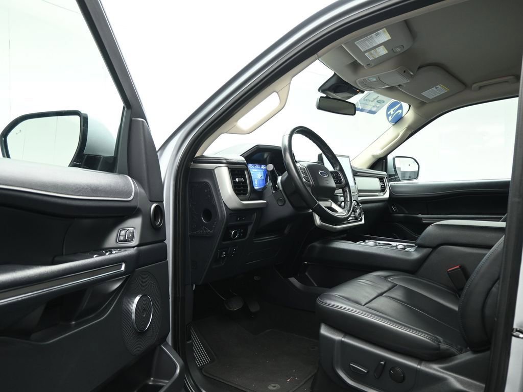 Certified 2024 Ford Expedition Max XLT image 9