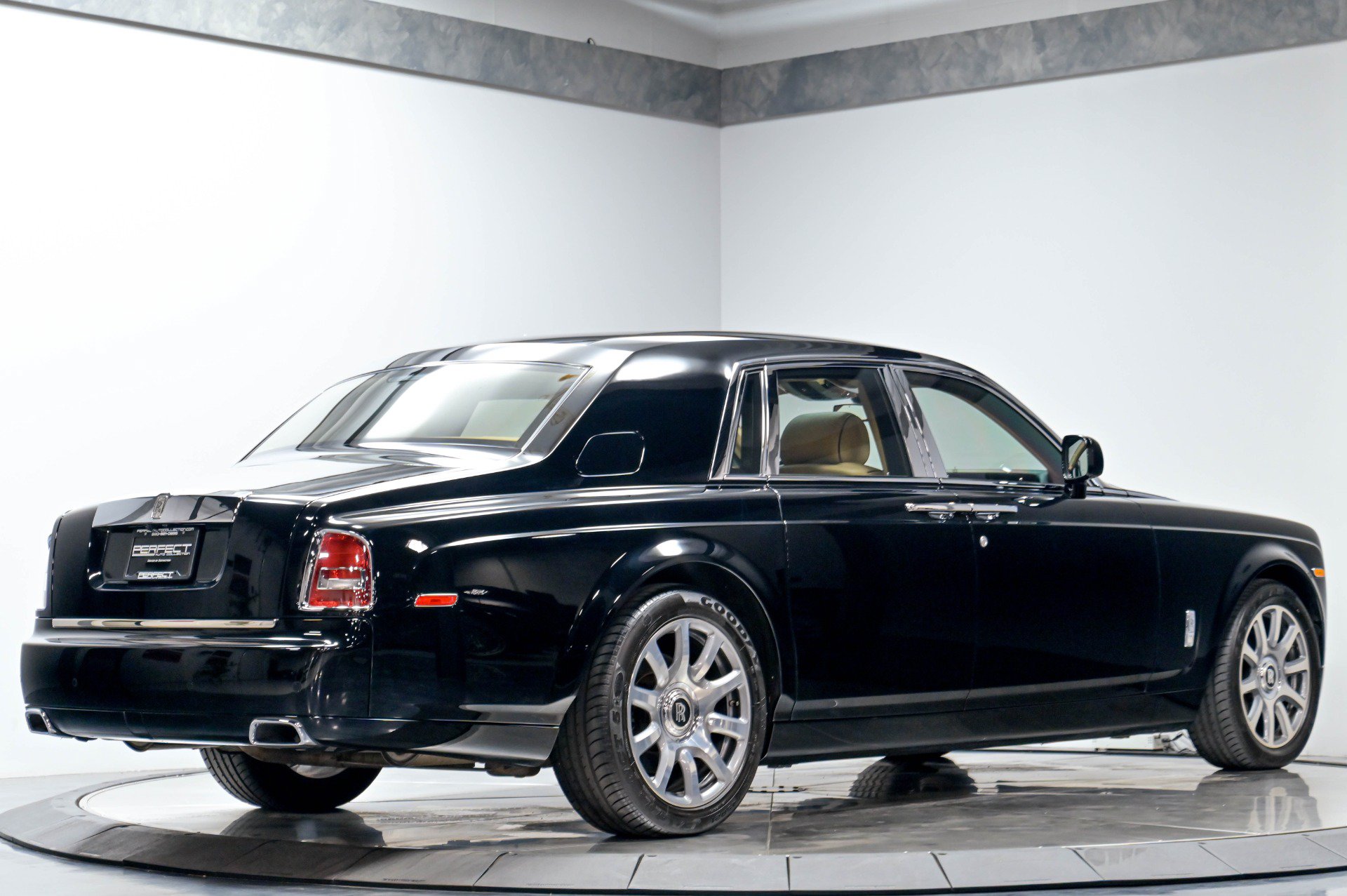 Used 2013 Rolls-Royce Phantom Sedan RWD image 18