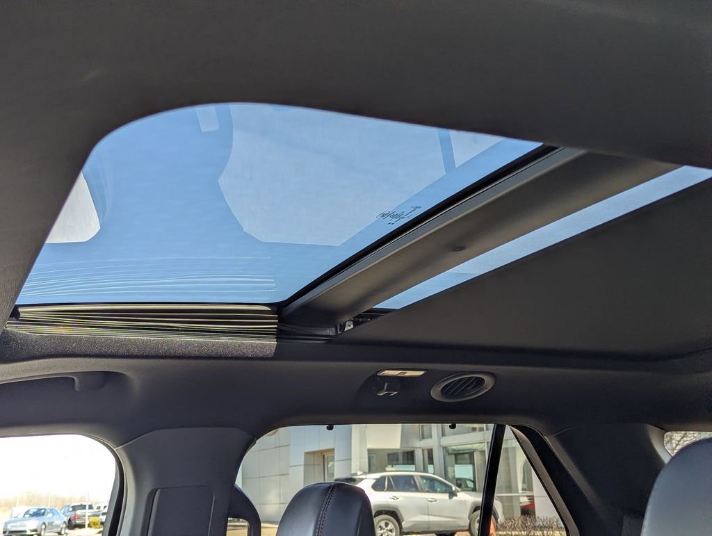 Used 2025 Ford Explorer ST-Line w/ Premium Package image 22